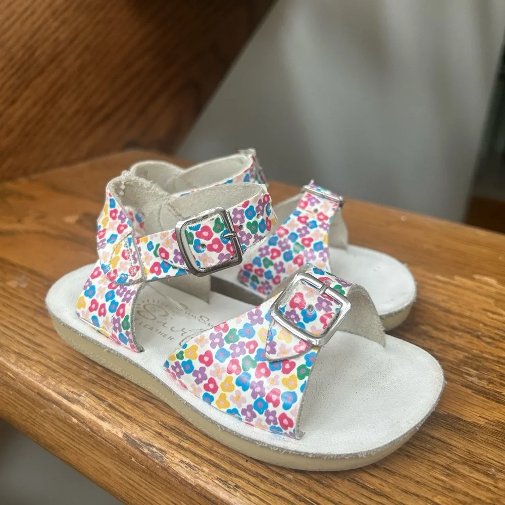 Salt Water Sandals by Hoy Shoe Surfer Sandal toddler girls size 7 white Floral